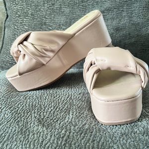Seychelles BC Vegan Wedges. Size 7, Blush